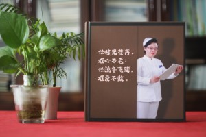 送给医院领导的退休纪念相册-赠主任医师光荣离休影集照片书制作