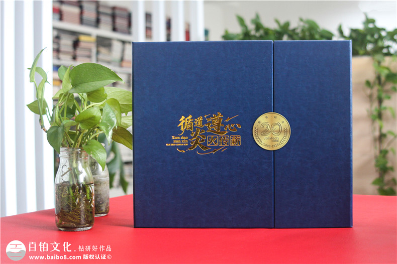 送给退休董事长走心伴手礼-高档荣誉纪念册定制制作